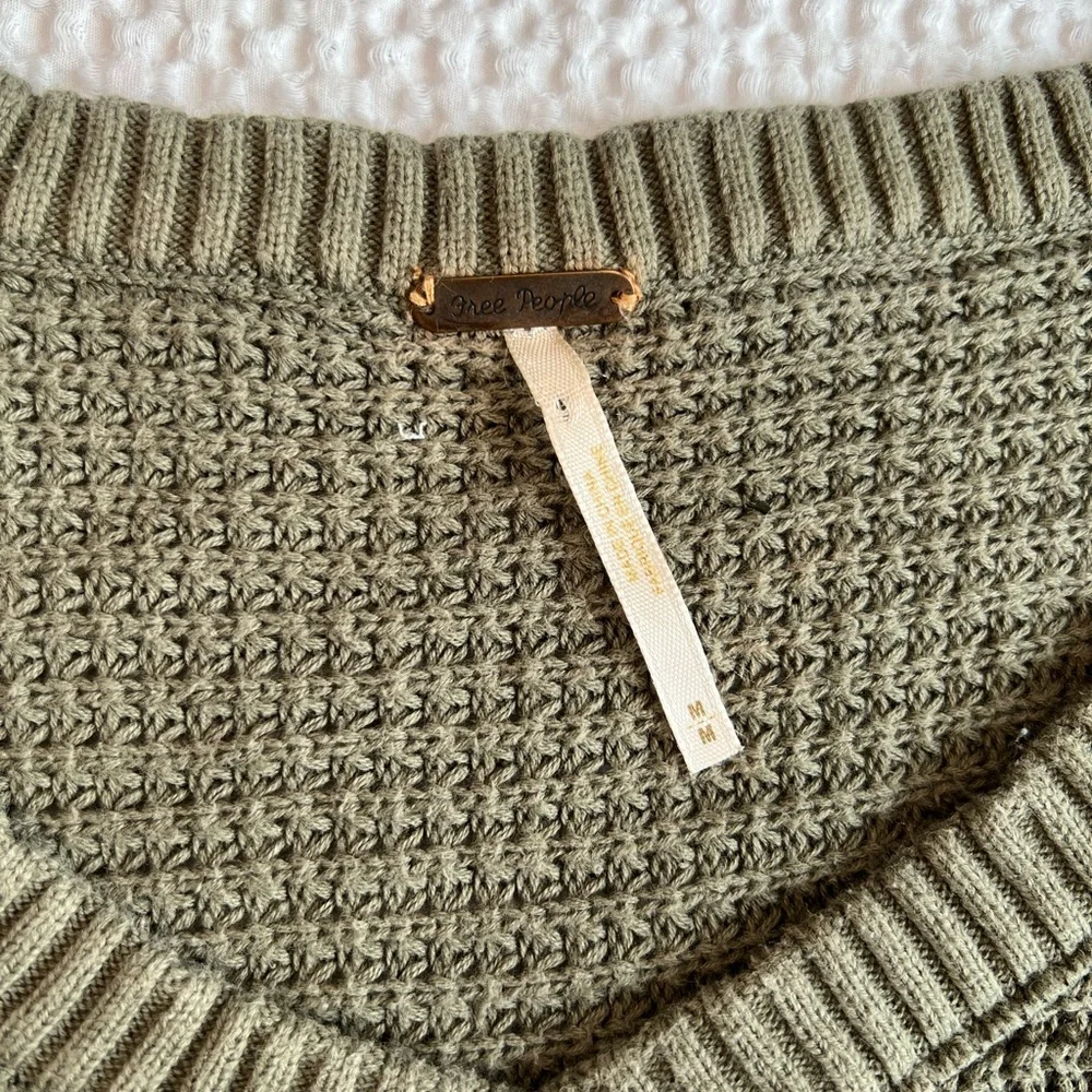 GUC Free People Moonshine V Oversized Cold Shoulder Sweater | Sz M | Olive Green - Picture 4 of 8